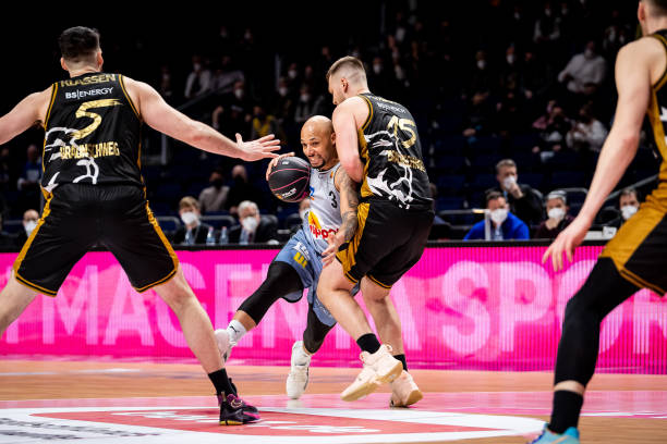 佩莱格里尼:佛罗伦萨和贝蒂斯有望在欧协联半决赛相遇.