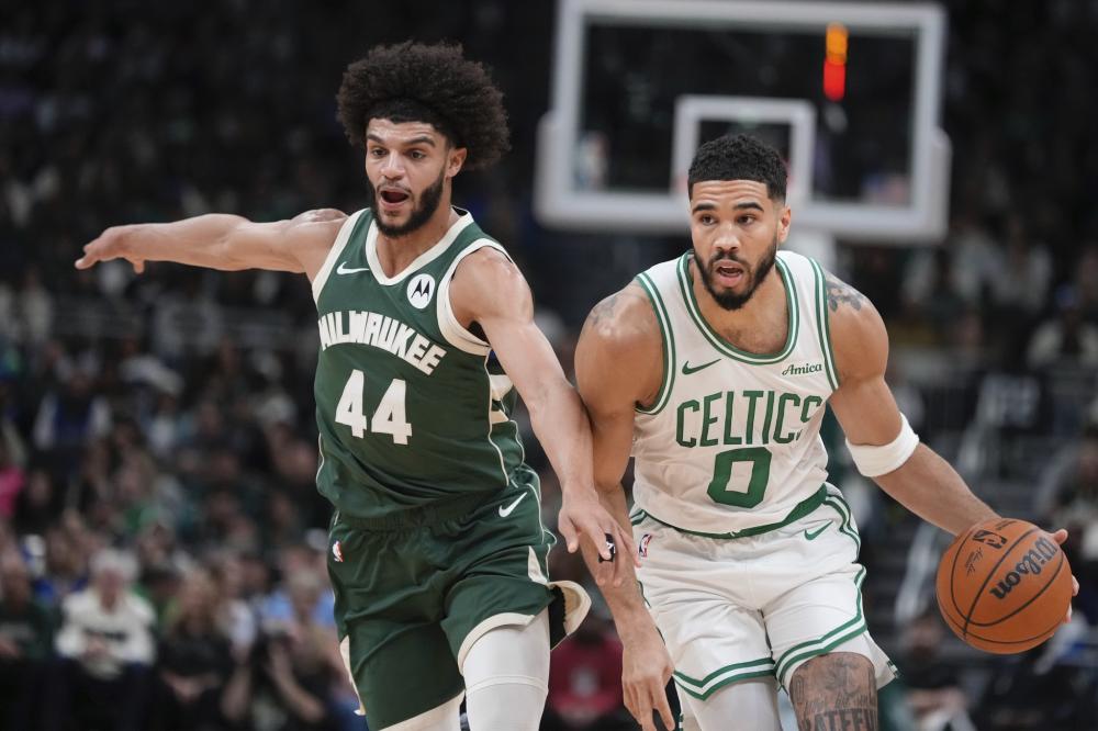 狂热主帅：希望凯特琳-克拉克常规赛结束前复出 但她的长期健康更重要