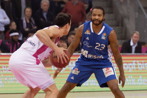 疯狂一夜！2笔新签约敲定，联盟对快船展开调查，哈登餐厅因拖欠租金关闭