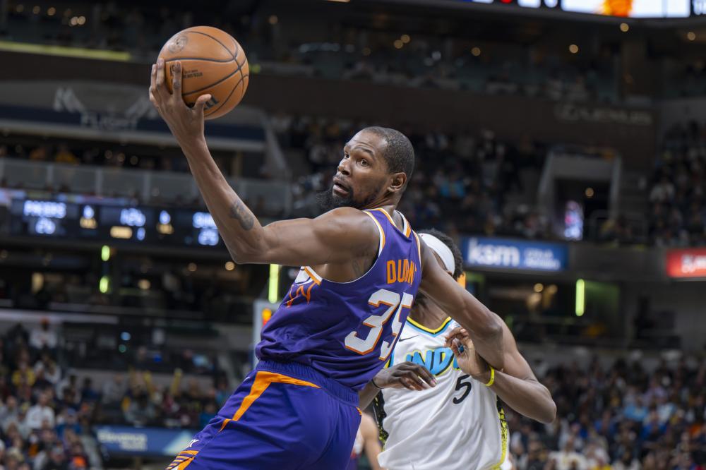 巴萨主席拉波尔塔圣诞晚宴展现亲和力 球队领跑西甲前景光明(拉波尔塔圣诞宴上亲和尽显 巴萨领跑西甲前景可期)